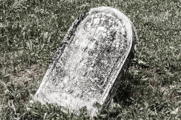 Lápida Espeluznante Caída Cementerio — Foto de Stock