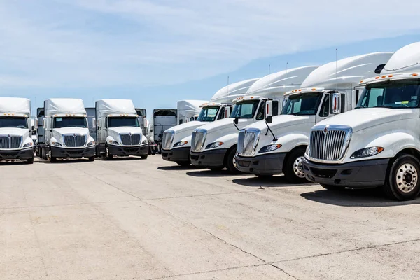 Indianapolis Circa June 2018 International Semi Tractor Trailer Trucks Lined — Stock Photo, Image