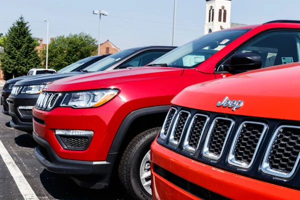 Logansport Circa Juni 2018 Jeep Wrangler Utställda Chrysler Jeep Återförsäljaravtalet — Stockfoto