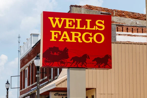 Monticello Circa Junio 2018 Señalización Logotipo Wells Fargo Wells Fargo — Foto de Stock