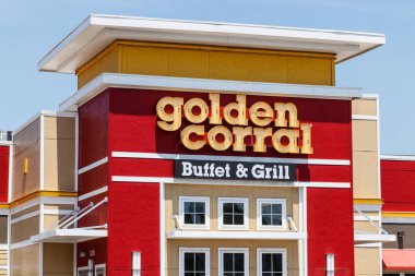 Ft Wayne - Haziran 2018 yaklaşık: Golden Corral büfe ve ızgara. Golden Corral muvazzaf ve askeri Gaziler II için birçok ücretsiz yemeklerle hizmet vermektedir.