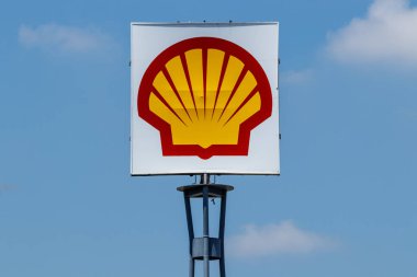 Ft Wayne - Haziran 2018 yaklaşık: Tabela ve Logo bir Shell Gaz konum. Royal Dutch Shell plc Lahey, Hollanda II dayanmaktadır