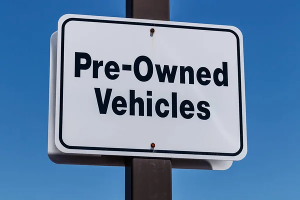 Pré Propriedade Veículos Assinar Carro Usado Dealership — Fotografia de Stock