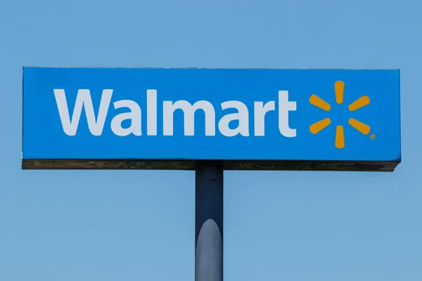 Lafayette Circa Luglio 2018 Walmart Retail Location Walmart Sta Potenziando — Foto Stock