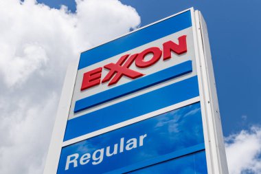 Noblesville - Temmuz 2018 yaklaşık: Exxon Perakende benzin konum. ExxonMobil dünyanın en büyük petrol ve gaz şirketi III olduğunu