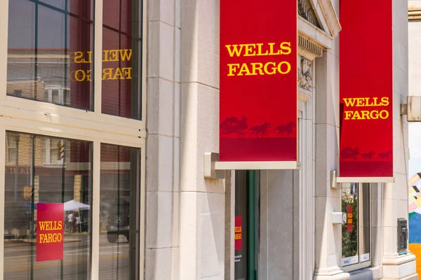 Peru Augusztus 2018 Körül Wells Fargo Lakossági Bank Branch Wells — Stock Fotó