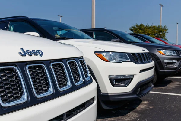 Noblesville Circa Augusti 2018 Jeep Compass Utställda Chrysler Jeep Återförsäljaravtalet — Stockfoto