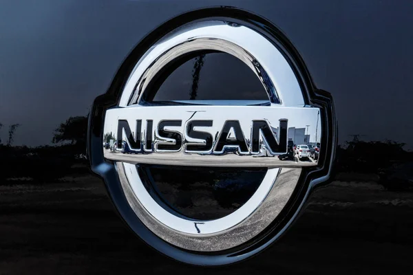 Fishers Circa Augusti 2018 Logotypen Och Skyltning Nissan Bil Och — Stockfoto