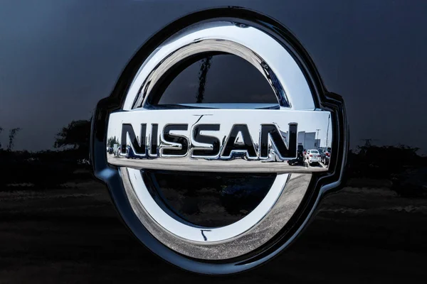 Fishers Circa August 2018 Logo Signage Nissan Car Suv Dealership — Stock Photo, Image