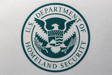 Indianapolis - yaklaşık Ağustos 2018: Logo ve mühür Amerika Birleşik Devletleri Bölümü Homeland Security. DHS çalışır göç ve gümrük muhafaza (Ice) ben