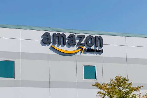 Plainfield Circa August 2018 Amazon Com Fulfillment Center Amazon Suurin — kuvapankkivalokuva