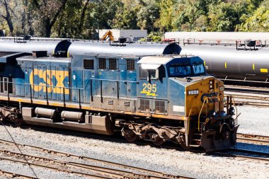 Lafayette - Ekim 2018 yaklaşık: Csx lokomotif tren. CSX bize IV'te demiryolu bir sınıf faaliyet