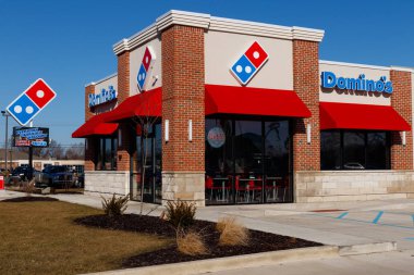 Indianapolis - Ocak 2019 yaklaşık: Domino's Pizza Carryout restoran. Dominos sürekli online işlemler II açısından en iyi beş şirketlerinden biridir