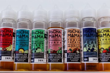 Indianapolis - Ocak 2019 yaklaşık: Aromalı Vape suları. Fda çocuk III nikotin bağımlısı getting caydırmak için vaping düzenlemeler dikkate alınarak