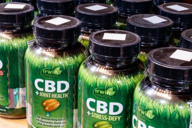 Indianapolis - Şubat 2019 yaklaşık: Irwin Naturals Cbd ürünleri. VI Cbd petrol popülerlik olarak ilaç fırlamıştır vardır