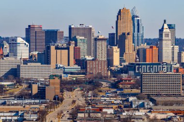 Cincinnati - Şubat 2019 yaklaşık: Şehir Cincinnati manzarası. Cincinnati Reds, Bengals, biber ve tarihi mimarisi IV için bilinen