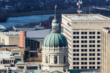 Indianapolis - Ocak 2019 yaklaşık: Indiana State House ve Capitol kubbe. Vali, montaj ve Yargıtay II evleri
