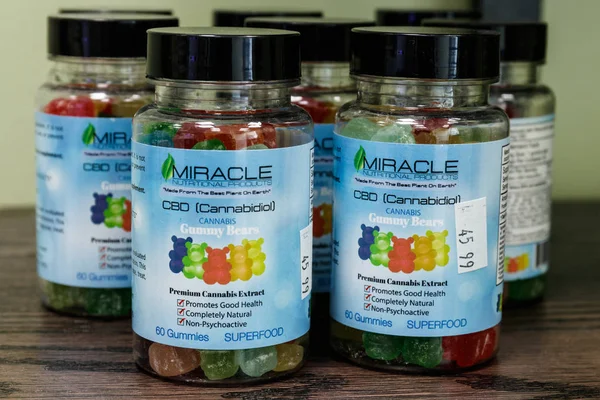 Indianapolis - Circa maart 2019: Miracle voedingsproducten Cbd Cannabidiol Gummies. De populariteit van Cbd olie als een geneesmiddel is omhooggeschoten Xii — Stockfoto