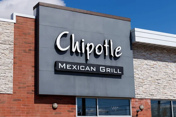 Indianapolis - cca březnu 2019: Chipotle mexické gril restaurace. Chipotle je řetězec Burrito Fast-Food restaurace I — Stock fotografie