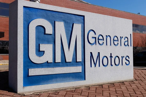 Marion - Circa March 2019: General Motors Logo and Signage at the Metal Fabricating Division. GM opened this plant in 1956 II — Stock Photo, Image
