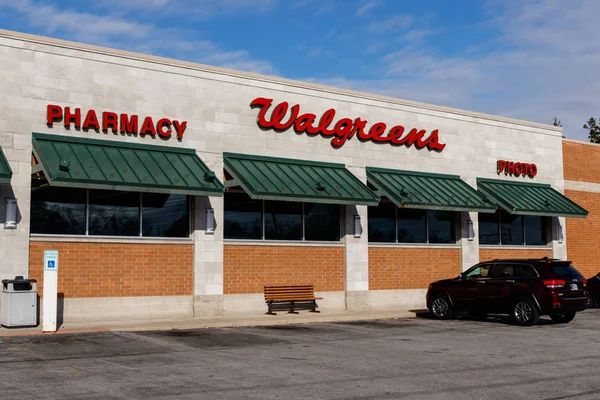 Marion - Circa marzo 2019: Walgreens Retail Location. Walgreens es una compañía farmacéutica estadounidense IV — Foto de Stock