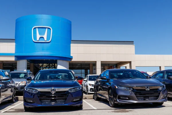 Indianápolis - Circa marzo 2019: Honda Motor Co. Logo y signo. Honda fabrica uno de los automóviles más fiables del mundo II — Foto de Stock