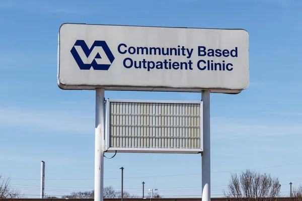 Muncie - Circa Marzo 2019: Veterans Affairs Outpatient Clinic. En un esfuerzo por acercar la atención médica a los veteranos, el VA está probando la viabilidad de las clínicas ambulatorias II — Foto de Stock