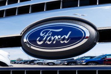 Lafayette - Nisan 2019 yaklaşık: Yerel Ford Otomobil ve kamyon Bayilik. Ford Lincoln ve Motorcraft markalar VII altında ürünler satıyor