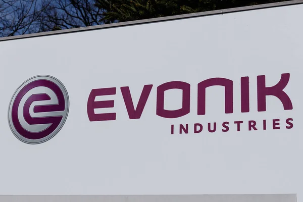 Lafayette - Circa abril 2019: Evonik Industries fabrica ingredientes farmacéuticos y productos de sanidad animal I — Foto de Stock