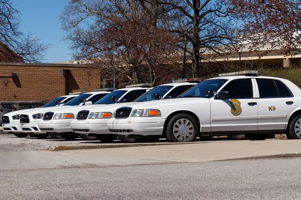 Indianapolis - Circa April 2019: Fleet of Indianapolis Metropolitan Police Department cars. IMPD has jurisdiction in Marion County II — Stock Photo, Image