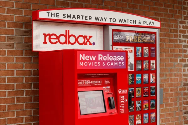 Сент-Марс-близько 2019 квітня: Redbox роздрібного кіоску. Redbox орендної плати DVD, Blu-Ray і відео-дисків — стокове фото