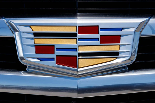 БЕСВИЛЛ - Апрель 2019 года: Cadillac Automobile Dealership. Cadillac - люксовое подразделение General Motors I — стоковое фото