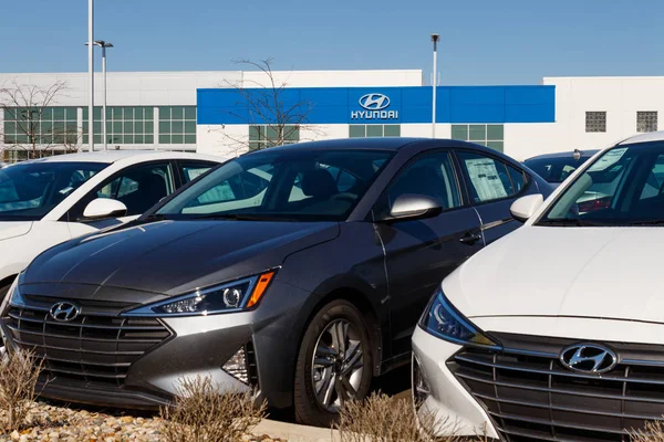 Noblesville-Circa április 2019: Hyundai Motor Company márkakereskedések. Hyundai egy dél-koreai multinacionális autóipari gyártó II — Stock Fotó