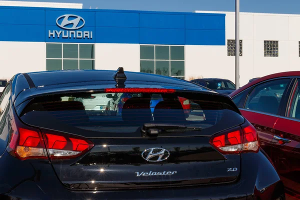 Noblesville - Circa abril 2019: Hyundai Motor Company Dealership. Hyundai es un fabricante automotriz multinacional surcoreano III — Foto de Stock