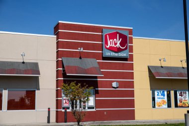 Indianapolis - Mayıs 2019 civarı: Jack in the Box Fast Food Restaurant. Jack in the Box, asgari ücret yükümlülükleri arttıkça iş ilanlarını azaltıyor Ii