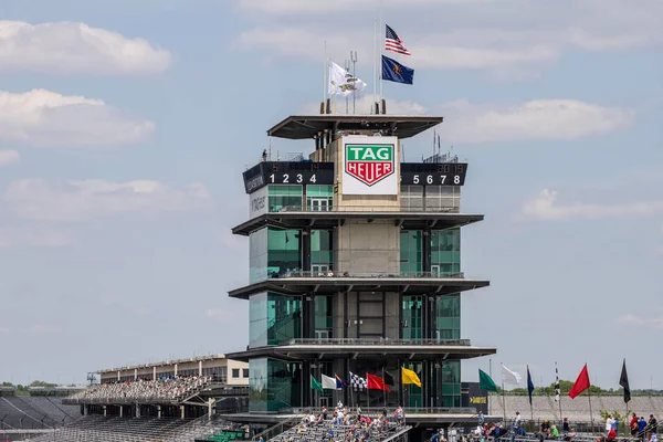 Indianápolis - Circa mayo 2019: La pagoda en Indianápolis Motor Speedway. IMS se prepara para el Indy 500 XIII —  Fotos de Stock