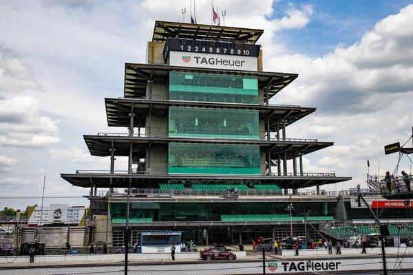 Indianápolis - Circa mayo 2019: La pagoda en Indianápolis Motor Speedway. IMS se prepara para el Indy 500 XV —  Fotos de Stock