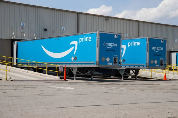 Indianápolis - Circa Mayo 2019: Amazon Prime Transportation and Logistics location. Amazon está ampliando su red de proveedores de entrega . — Foto de Stock