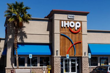 Las Vegas-Circa Haziran 2019: IHOP pancake restoran. Uluslararası Pancake House burgerleri dahil etmek için kendi menüsünü genişletiyor