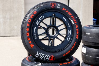 Indianapolis-Circa Mayıs 2019: Firestone Firehawk lastikler yarış için hazırlanmıştır. Firestone lastikler IndyCar III özel lastik vardır