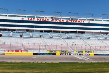 Las Vegas-Circa Haziran 2019: Las Vegas Motor Speedway bitiş satırını başlatın. Lvms, Pennzoil 400 dahil NASCAR ve NHRA olaylarını barındırıyor