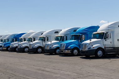 Las Vegas-Circa Haziran 2019: Uluslararası yarı traktör römork kamyon Satılık sıralı. Uluslararası Navistar vi aittir
