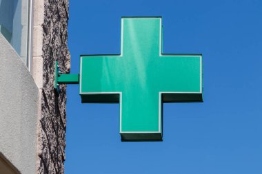 Las Vegas-Circa Haziran 2019: yeşil haç işareti. Marihuana için yeşil haç sembolü. Devletler bir dizi eğlence kullanımı için pot yasal var ı