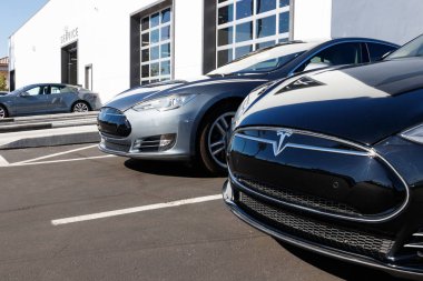Las Vegas-Circa Haziran 2019: Tesla ev showroom. Tesla modeli x ve S elektrik Sedan x tasarımları ve üretmektedir