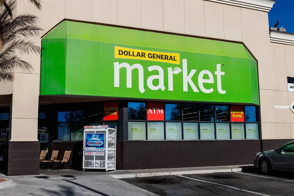 Las Vegas - Circa junio 2019: Dollar General Market Location. Dollar General Market ofrece productos frescos y más comestibles I — Foto de Stock