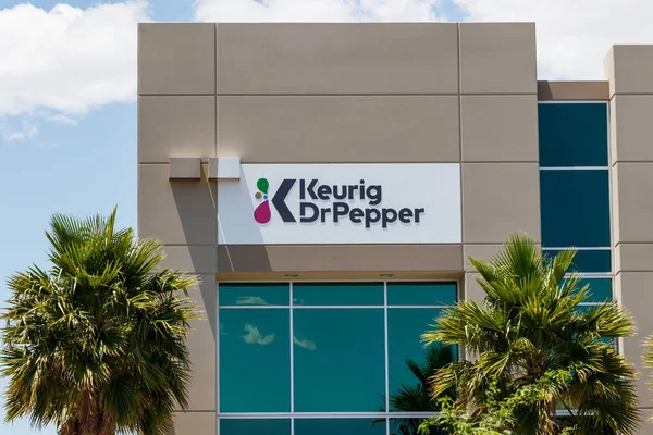 Las Vegas-Circa június 2019: Keurig Dr Pepper elosztó központ, döntéshozók Keurig, Dr Pepper Snapple és Bai italok I — Stock Fotó