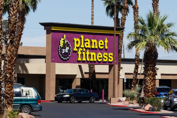 Las Vegas-circa juni 2019: planet Fitness lokala gym och Workout Center. Planet Fitness marknadsför sig som en dom fri zon I — Stockfoto