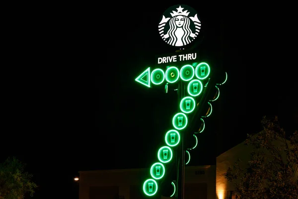 Las Vegas - Circa junho 2019: Starbucks Retail Coffee Store. Starbucks serve café e especiarias de abóbora Lattes II — Fotografia de Stock