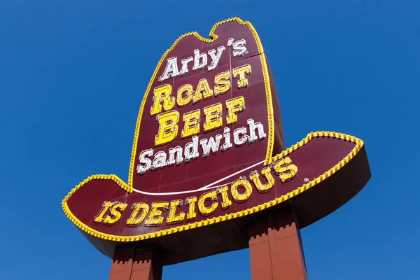 拉斯维加斯 - Circa 2019 年 6 月:Arby 的零售快餐店。Arby's 经营着 3,300 多家餐厅 — 图库照片