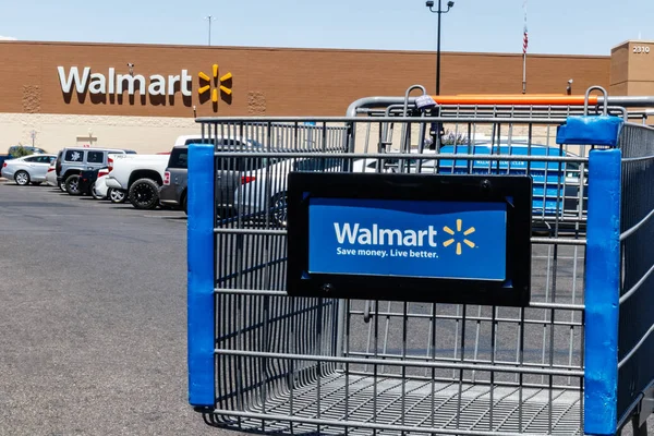 Las Vegas - Circa June 2019: Walmart Retail Location. Walmart meningkatkan kehadiran internet dan ecommerce untuk bersaing dengan pesaing V — Stok Foto
